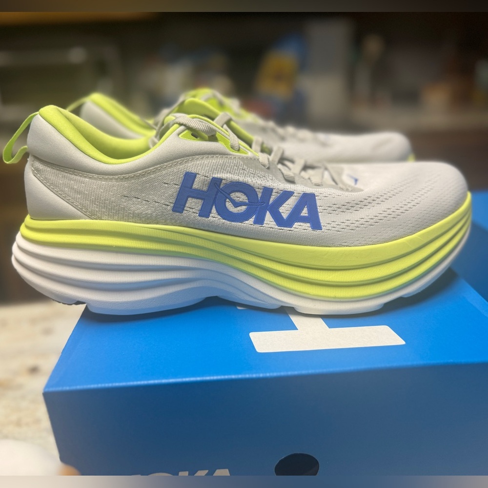 New in Box Men’s Hoka Shoes Size 11 Gray Bondi 8